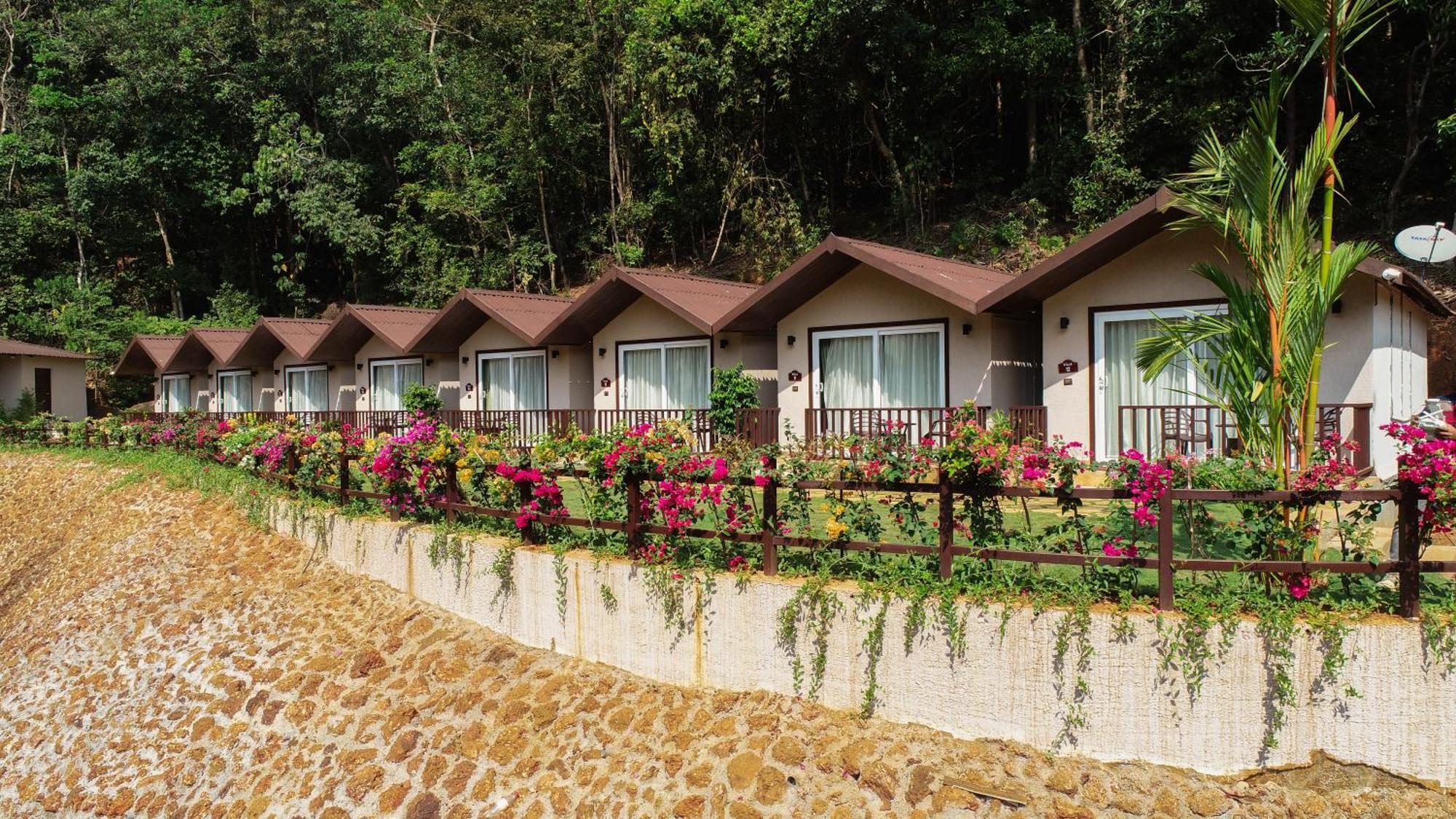 Hotel Stone Wood Premier Gokarna Gokarna  Exterior foto
